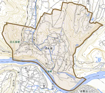 沼久保とその周辺の地図。町の範囲を重ねている