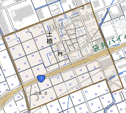 土橋とその周辺の地図。町の範囲を重ねている