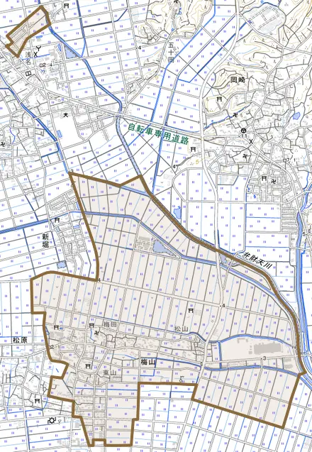 梅山とその周辺の地図。町の範囲を重ねている