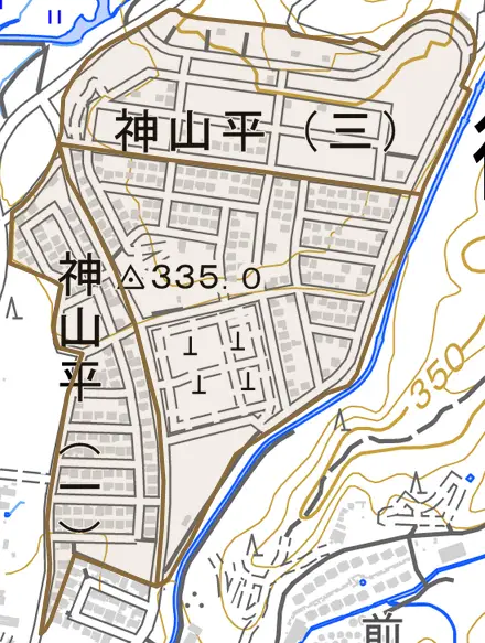 神山平とその周辺の地図。町の範囲を重ねている