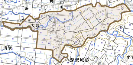 大堰とその周辺の地図。町の範囲を重ねている