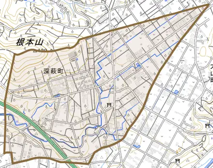 深萩町とその周辺の地図。町の範囲を重ねている