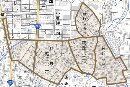 萩丘とその周辺の地図。町の範囲を重ねている