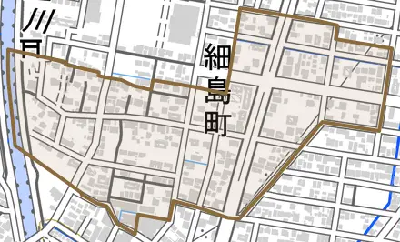 細島町とその周辺の地図。町の範囲を重ねている