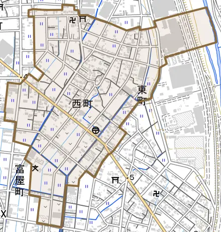 西町とその周辺の地図。町の範囲を重ねている