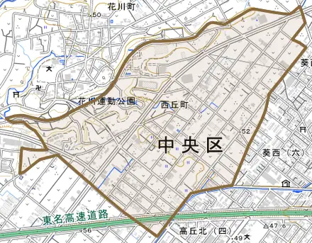 西丘町とその周辺の地図。町の範囲を重ねている