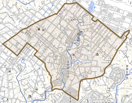 西山町とその周辺の地図。町の範囲を重ねている