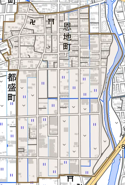 恩地町とその周辺の地図。町の範囲を重ねている