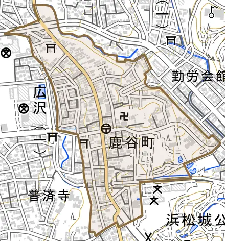 鹿谷町とその周辺の地図。町の範囲を重ねている