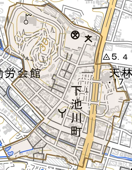 下池川町とその周辺の地図。町の範囲を重ねている
