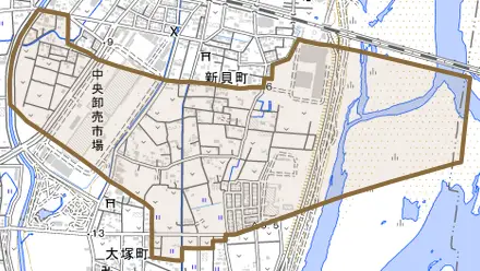 新貝町とその周辺の地図。町の範囲を重ねている