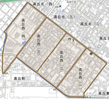 高丘西とその周辺の地図。町の範囲を重ねている