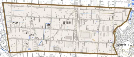 豊岡町とその周辺の地図。町の範囲を重ねている