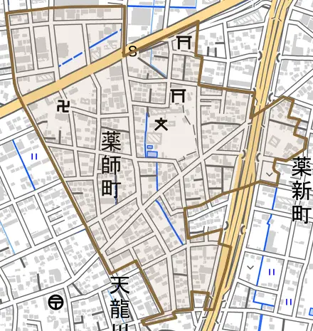 薬師町とその周辺の地図。町の範囲を重ねている