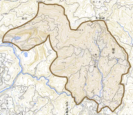 堀谷とその周辺の地図。町の範囲を重ねている