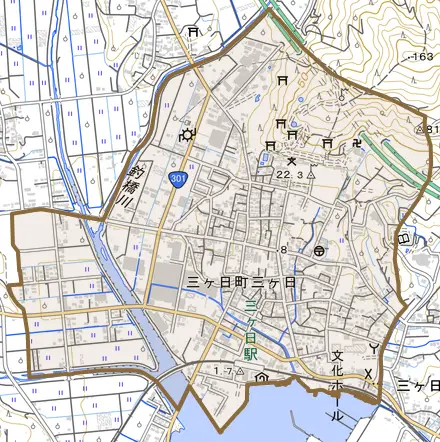 三ヶ日町三ヶ日とその周辺の地図。町の範囲を重ねている