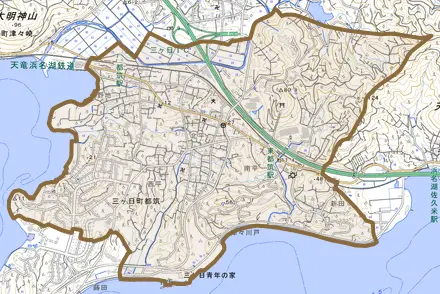 三ヶ日町都筑とその周辺の地図。町の範囲を重ねている