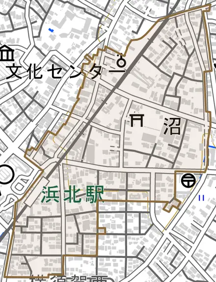 沼とその周辺の地図。町の範囲を重ねている