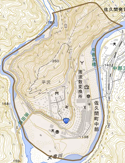 佐久間町中部とその周辺の地図。町の範囲を重ねている