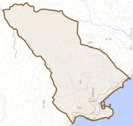 稲取とその周辺の地図。町の範囲を重ねている