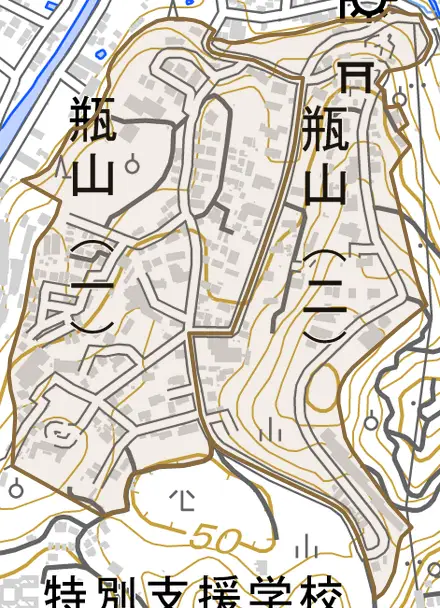 瓶山とその周辺の地図。町の範囲を重ねている