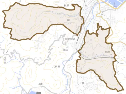 岡とその周辺の地図。町の範囲を重ねている