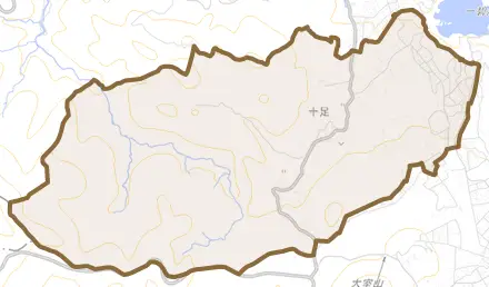 十足とその周辺の地図。町の範囲を重ねている