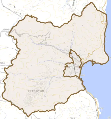 宇佐美とその周辺の地図。町の範囲を重ねている
