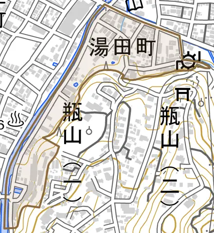 湯田町とその周辺の地図。町の範囲を重ねている