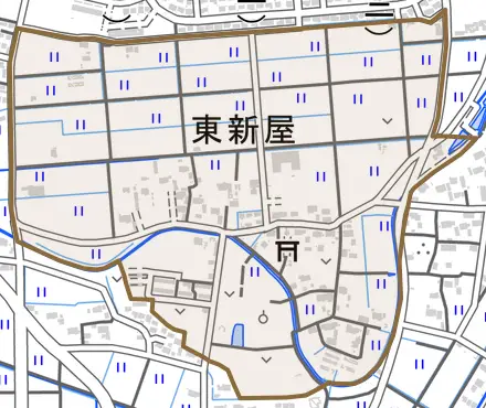 東新屋とその周辺の地図。町の範囲を重ねている