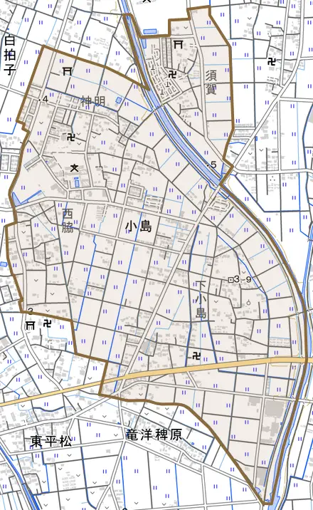 小島とその周辺の地図。町の範囲を重ねている