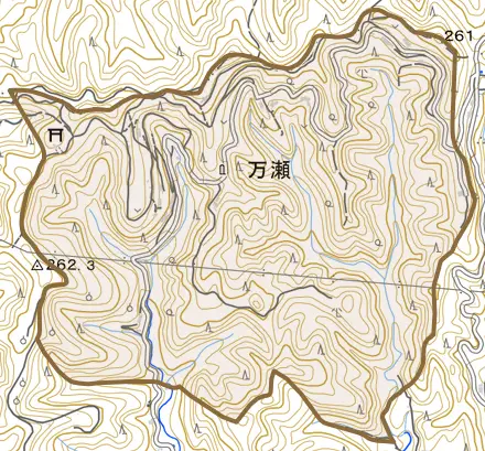 万瀬とその周辺の地図。町の範囲を重ねている