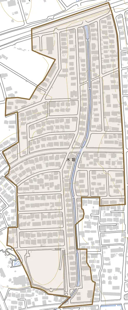 水堀とその周辺の地図。町の範囲を重ねている