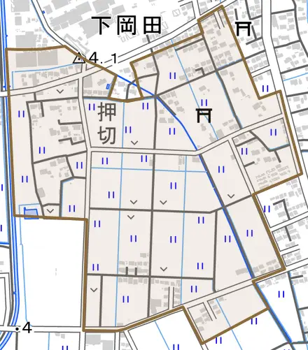 下岡田とその周辺の地図。町の範囲を重ねている