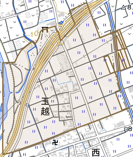 玉越とその周辺の地図。町の範囲を重ねている