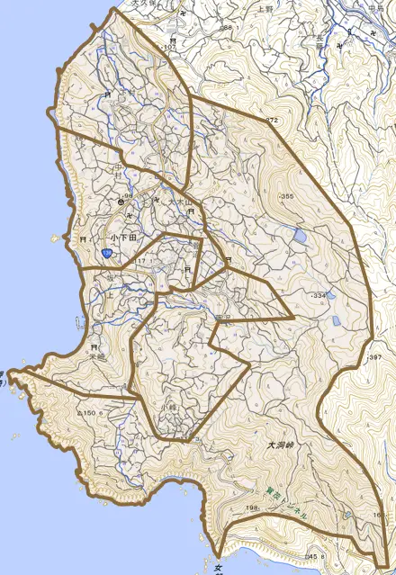 小下田とその周辺の地図。町の範囲を重ねている