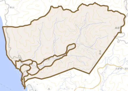 小土肥とその周辺の地図。町の範囲を重ねている