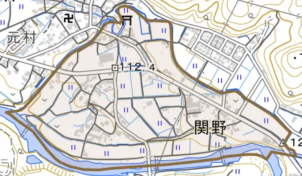関野とその周辺の地図。町の範囲を重ねている
