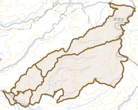 下白岩とその周辺の地図。町の範囲を重ねている