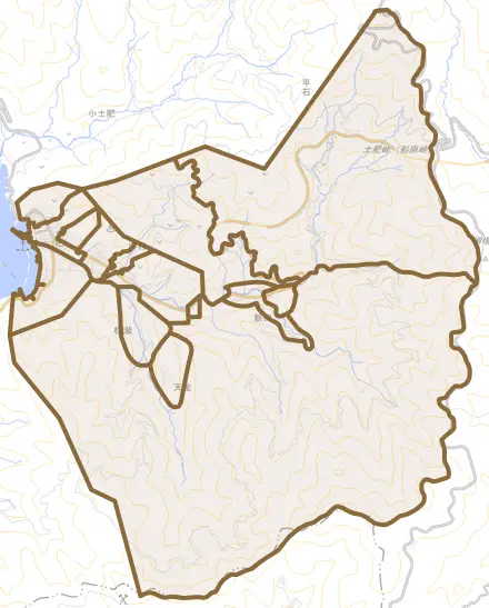 土肥とその周辺の地図。町の範囲を重ねている