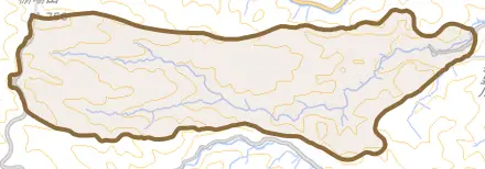 吉奈とその周辺の地図。町の範囲を重ねている