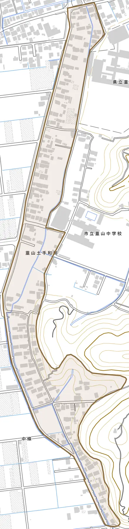 韮山土手和田とその周辺の地図。町の範囲を重ねている