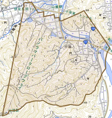小坂とその周辺の地図。町の範囲を重ねている