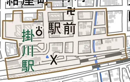 駅前とその周辺の地図。町の範囲を重ねている