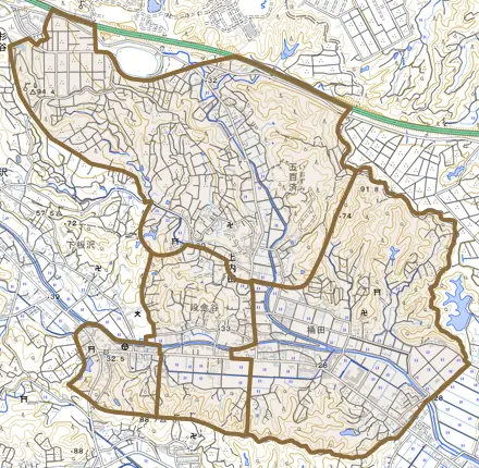 上内田とその周辺の地図。町の範囲を重ねている