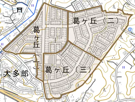 葛ケ丘とその周辺の地図。町の範囲を重ねている