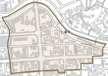 仁藤町とその周辺の地図。町の範囲を重ねている