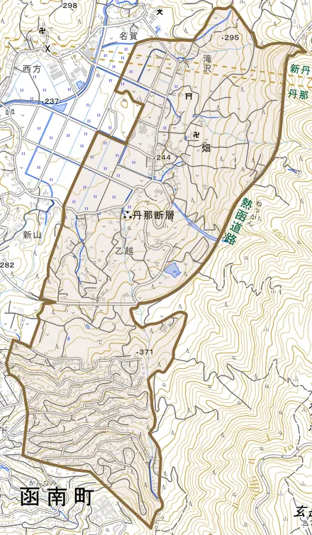 畑とその周辺の地図。町の範囲を重ねている