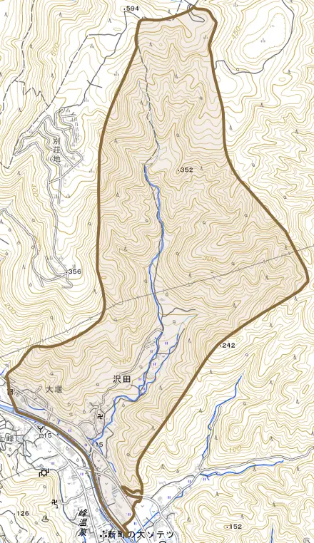 沢田とその周辺の地図。町の範囲を重ねている