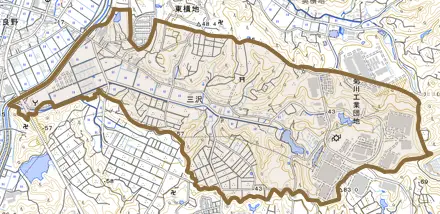 三沢とその周辺の地図。町の範囲を重ねている
